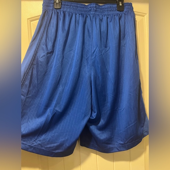 Men’s Nike Athletic Shorts - Picture 2 of 3